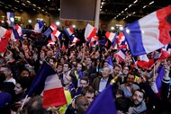 O entusiasmo dos apoiantes de Emmanuel Macron quando foram conhecidas as primeiras projecções