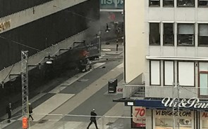 Armazém de Estocolmo pede desculpa por saldos após ataque terrorista