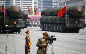 Coreia do Norte realiza exercícios militares, China tenta serenar os ânimos