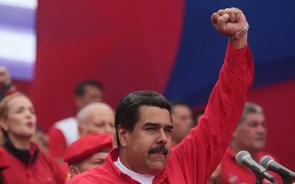 EUA impõem sanções financeiras a Maduro e congelam bens do presidente