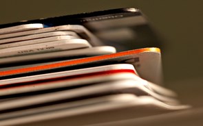 Cartões de crédito caem pela primeira vez em cinco anos