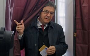 Mélenchon pede prudência para com resultados com base em 'sondagens'