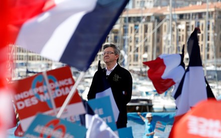 Sarkozy também anuncia voto em Macron e Mélenchon opta pelo silêncio