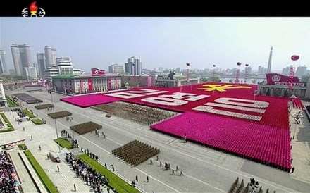 O desfile militar em Pyongyang para celebrar o 'Dia do sol'