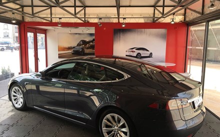 Tesla abre loja no Porto