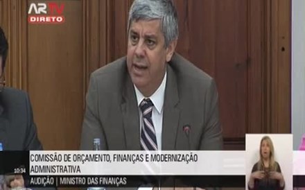 Centeno: “Depois da grande festa do anterior Governo caíram o BES e o Banif”