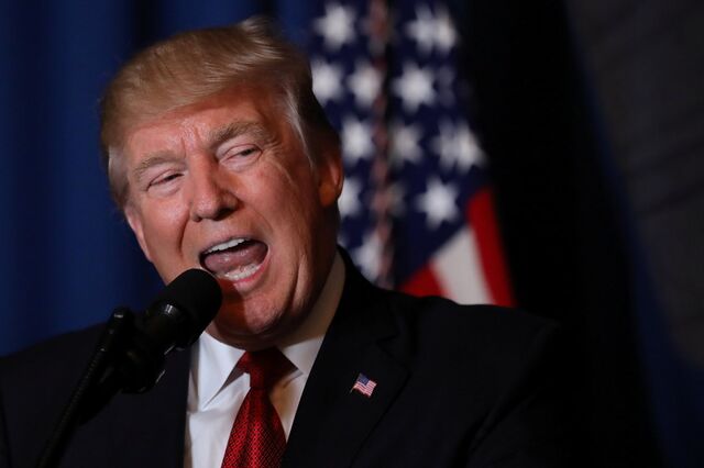 Trump nega que tenha gravado conversas com ex-director do FBI