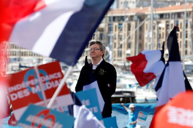 Só um terço dos apoiantes de Mélenchon vota em Macron