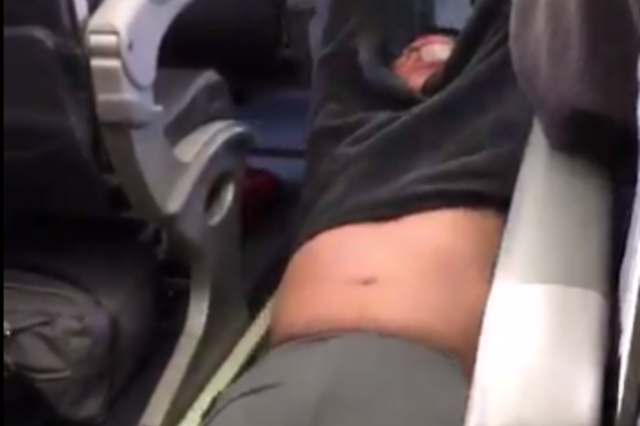 United Airlines afunda em bolsa após fortes críticas nas redes sociais