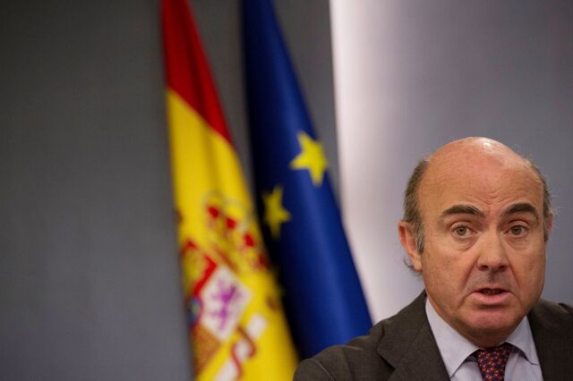 Governo espanhol considera venda do Banco Popular ao Santander 'uma boa saída'