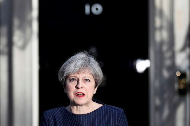Polémica sobre imigrantes provoca remodelação no governo britânico