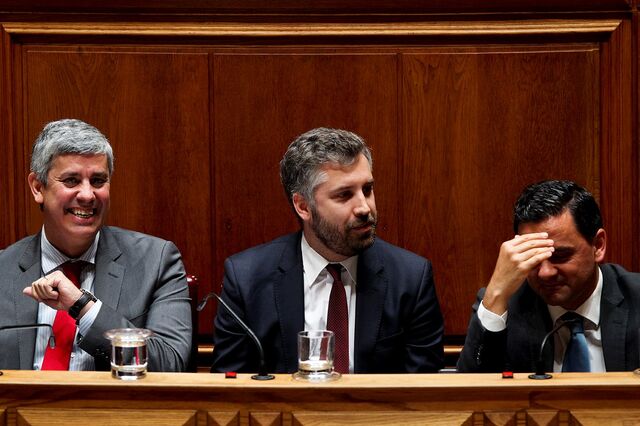 Governo estuda escalão intermédio para baixar IRS
