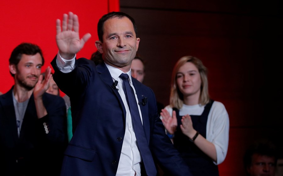 Benoît Hamon, o candidato socialista, assumiu a derrota e também apoia Macron.