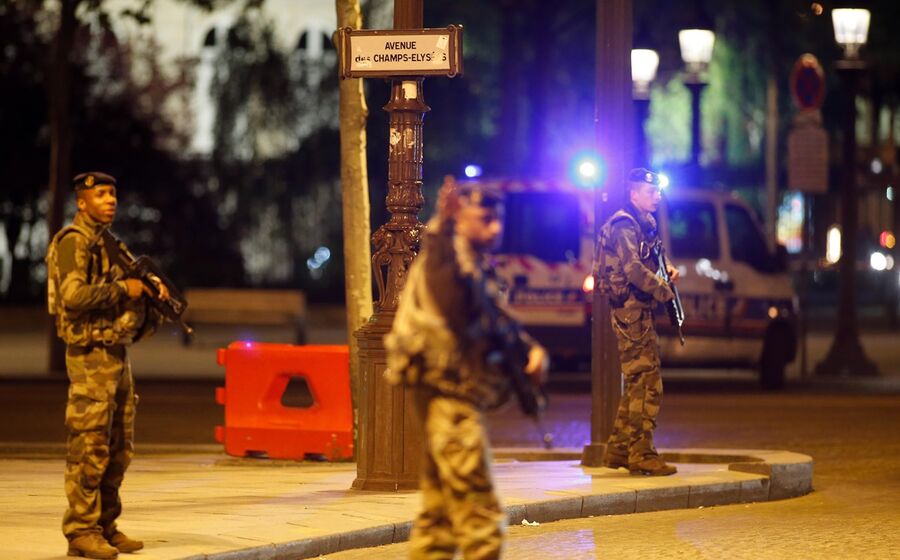 França Paris Campos Elísios Terrorismo