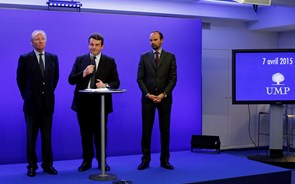Macron escolhe primeiro-ministro à direita