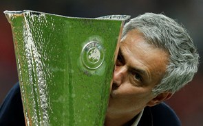 Mourinho diz que 'trocava' troféu pela vida das vítimas de Manchester