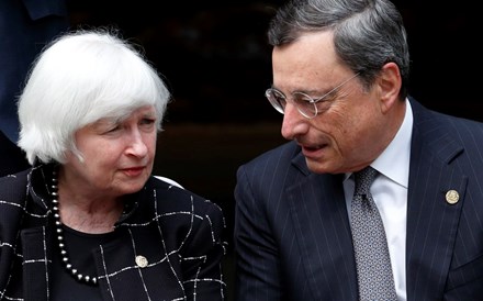 Yellen deixa bolsas no vermelho e Draghi põe euro em máximos