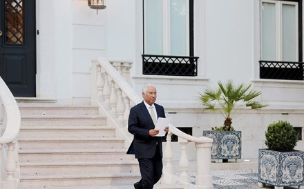  António Costa promete “começar a repor” escalões de IRS