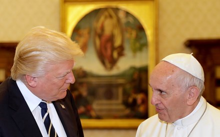 Papa esteve menos de meia-hora com Trump. No fim desejou-lhe 'boa sorte'