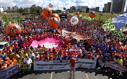 “Ocupa Brasília” em imagens. A violência obrigou à chamada das Forças Armadas