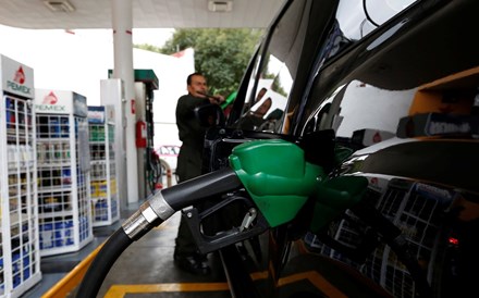 Mais de metade do preço dos combustíveis resulta de taxas e de impostos