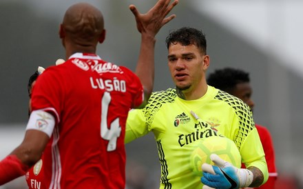 Benfica confirma negociação para a venda de Ederson