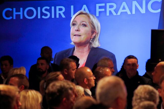 Marine Le Pen reeleita presidente da Frente Nacional
