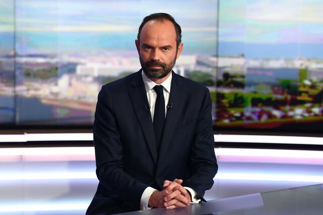 Protestos levam França a suspender por seis meses aumento de imposto sobre combustíveis