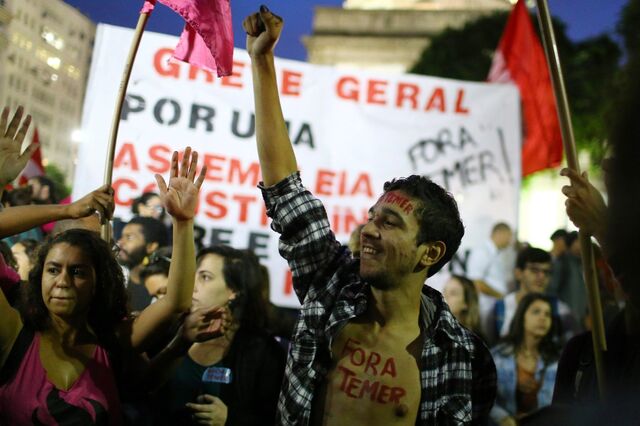 Áudio que implica Presidente brasileiro já é público. Nas ruas grita-se 'Fora Temer'