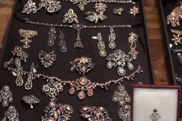 Brincos centenários portugueses usados por Victoria Beckham expostos em Lisboa