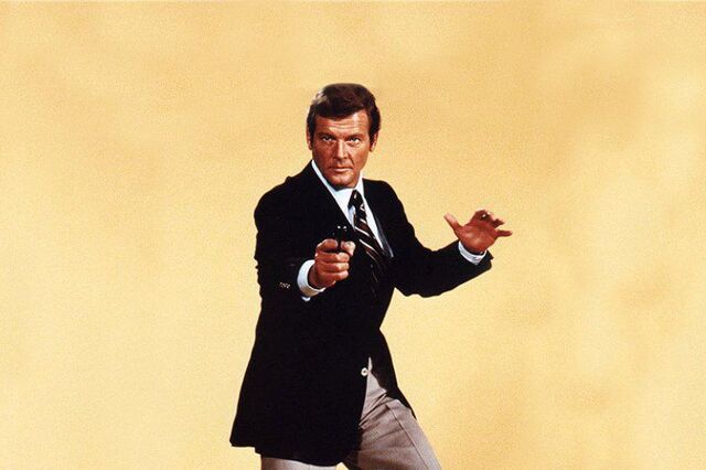 Roger Moore morre aos 89 anos