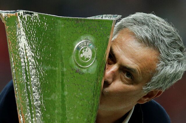 Mourinho diz que 'trocava' troféu pela vida das vítimas de Manchester