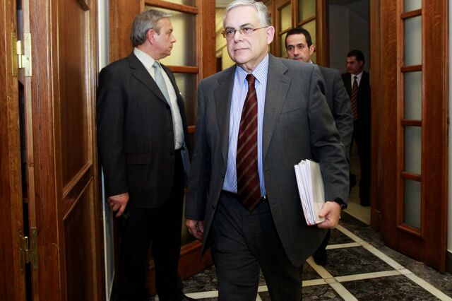 Ex-primeiro ministro grego ferido em ataque com bomba