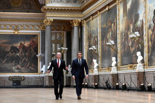 Presidente francês ruma a Moscovo à procura de diálogo com Putin sobre a Ucrânia