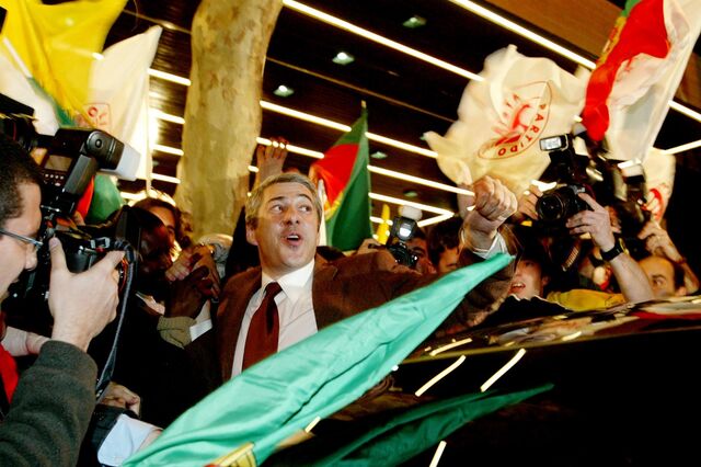 2005: Sócrates quebra o “mito” político – e outros inéditos