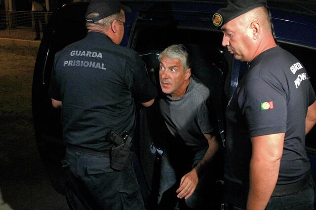 2014: Um ex-primeiro-ministro foi preso e espera ainda uma acusação