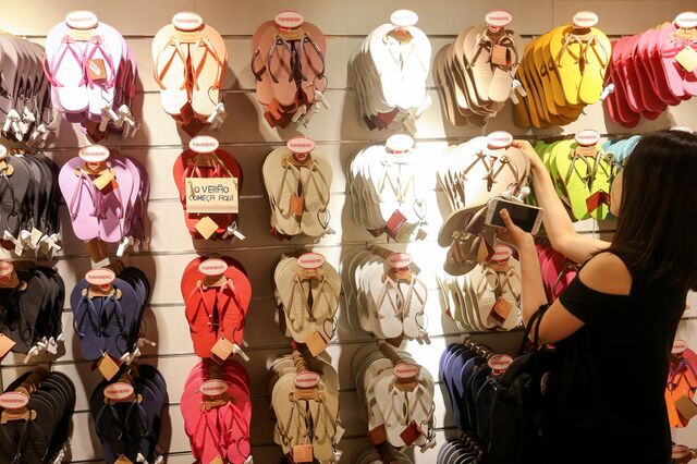 Havaianas a preço de saldo? A corrupção no Brasil explica