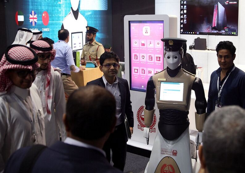 robot emirados árabes unidos robô