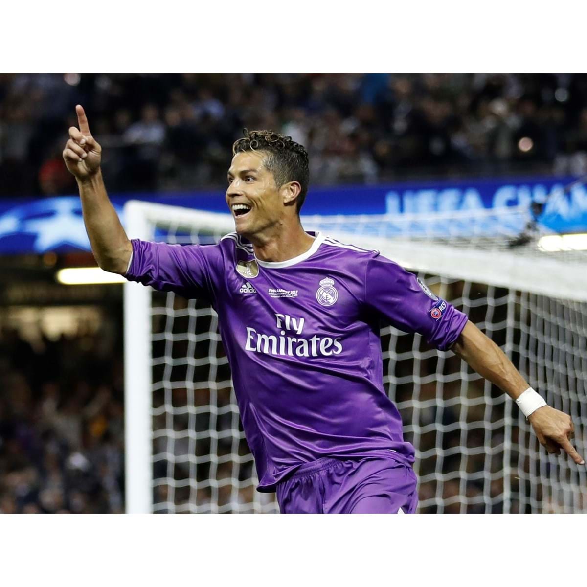 CR7 é melhor do mundo pela 3ª vez e iguala Ronaldo e Zidane