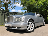 2000 Bentley Arnage Red Label. Estimativa de 12 a 15 mil libras.