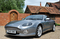 2001 Aston Martin DB7 Vantage. Estimativa de 25 a 30 mil libras.