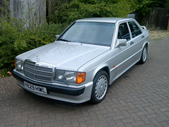 Mercedes 190E Cosworth 2.5. Estimativa de 10 a 12 mil libras.