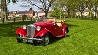 1953 MG TD Midget Mk II. Estimativa de 15 a 18 mil libras.