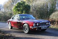 1977 Jaguar XJ 4.2C Auto. Estimativa de 18 a 22 mil libras.