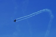 Nenhuma demonstração aérea faz levantar tantas cabeças como a dos caças. Aqui, o francês Dassault Rafale a fazer acrobacias ensurdecedoras. 