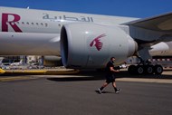 O Boeing 777 (este pertence à Qatar Airways) está equipado com o maior e mais potente motor do mundo: o General Electric GE90-115B