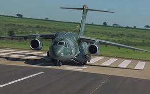 Aviões KC-390 comprados à Embraer vão combater incêndios