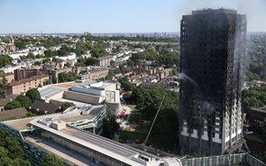 Número de mortes em torre de Londres aumenta para 12