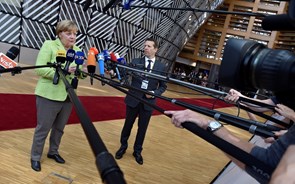 Merkel nega acordo sobre agências europeias. Decisão só em Novembro