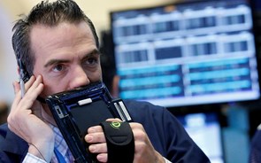 Revisão em alta do crescimento não evita perdas em Wall Street